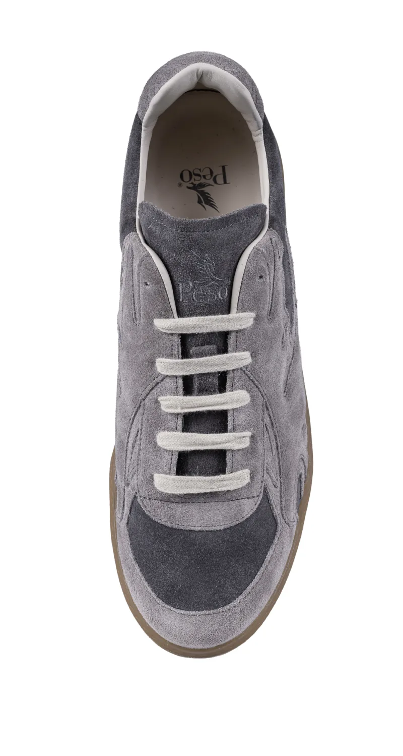 Sneaker mit geraden Schnürsenkeln – cleaner Look